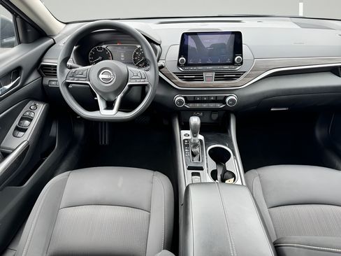 Used 2024 Nissan Altima 2.5 SV AWD/4WD image 5
