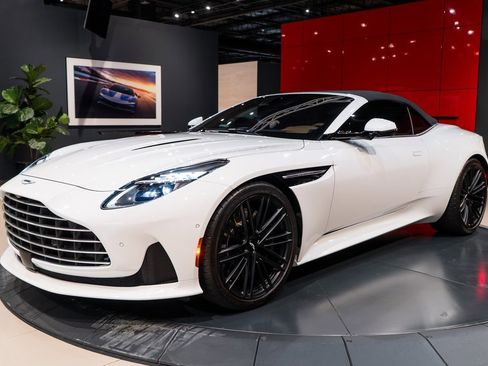 Used 2024 Aston Martin DB12 Convertible image 44