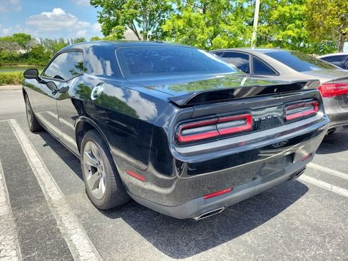 Used 2019 Dodge Challenger SXT RWD image 4