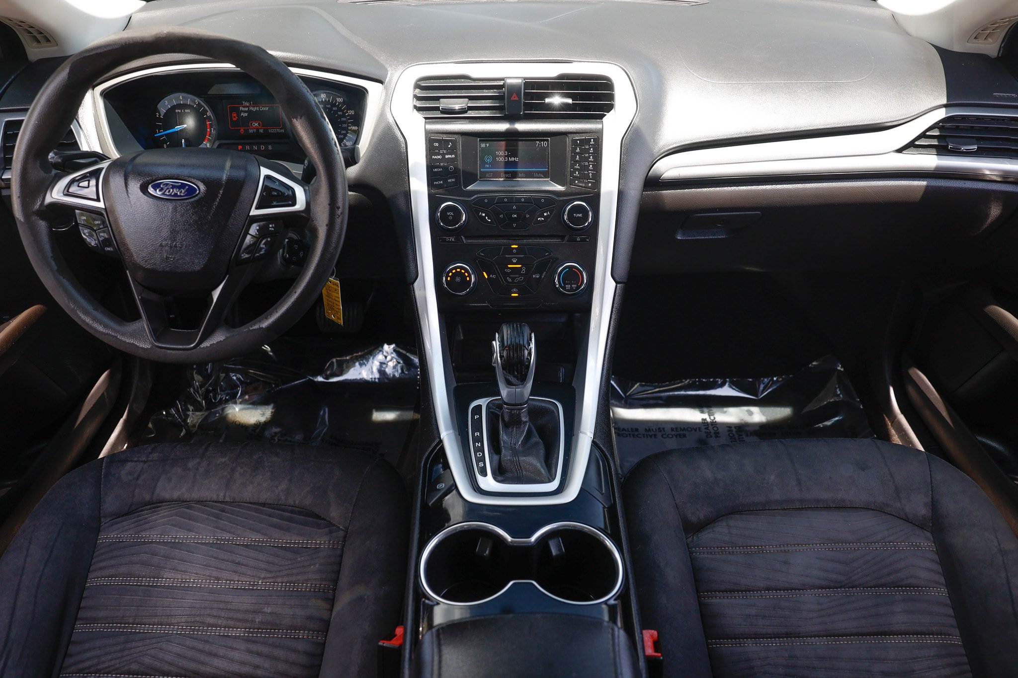 Used 2016 Ford Fusion SE FWD image 2