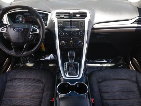Used 2016 Ford Fusion SE FWD image 2