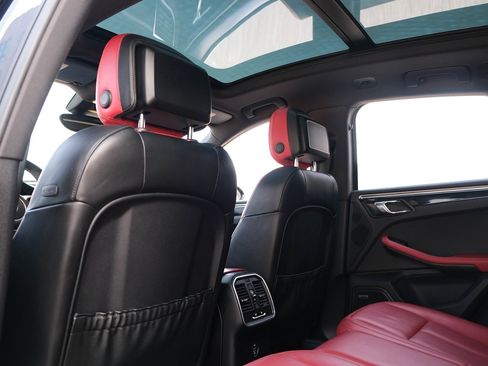 Used 2018 Porsche Macan GTS image 21