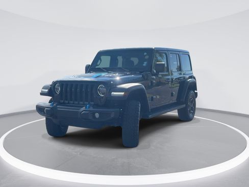 Used 2022 Jeep Wrangler Unlimited Rubicon 4xe AWD/4WD image 3