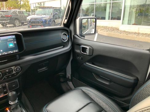 Used 2024 Jeep Wrangler High Altitude AWD/4WD image 16