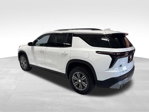 Used 2026 Chevrolet Traverse LT FWD image 4