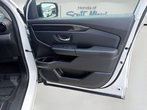 Used 2025 Honda Pilot Elite image 34