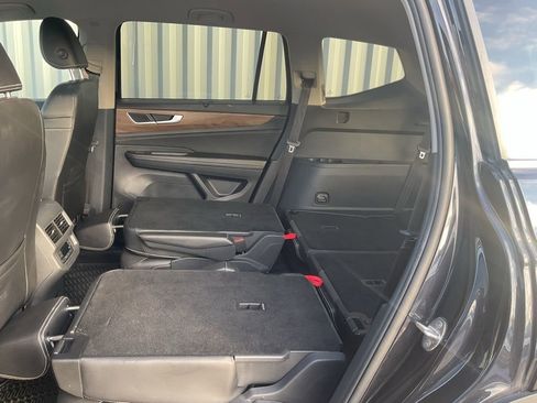 Used 2024 Volkswagen Atlas SE image 19