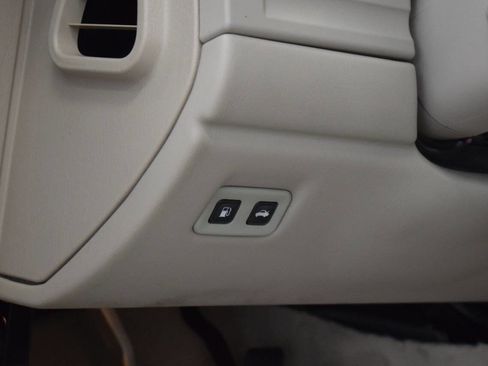 Used 2005 Cadillac XLR image 60