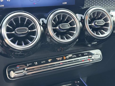 Certified 2024 Mercedes-Benz GLB 250 image 23