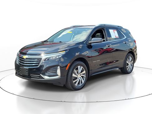 Used 2023 Chevrolet Equinox Premier AWD/4WD image 2
