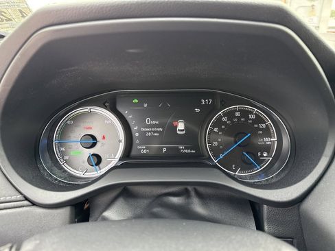 Used 2023 Toyota Venza LE image 8