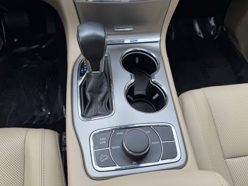 Used 2020 Jeep Grand Cherokee Limited w/ Luxury Group II image 15