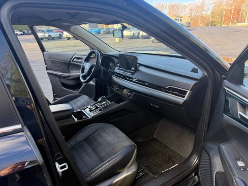 Used 2023 Mitsubishi Outlander SE image 13