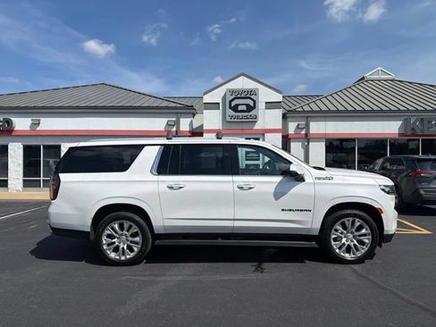 Used 2021 Chevrolet Suburban High Country w/ Premium Package AWD/4WD image 13
