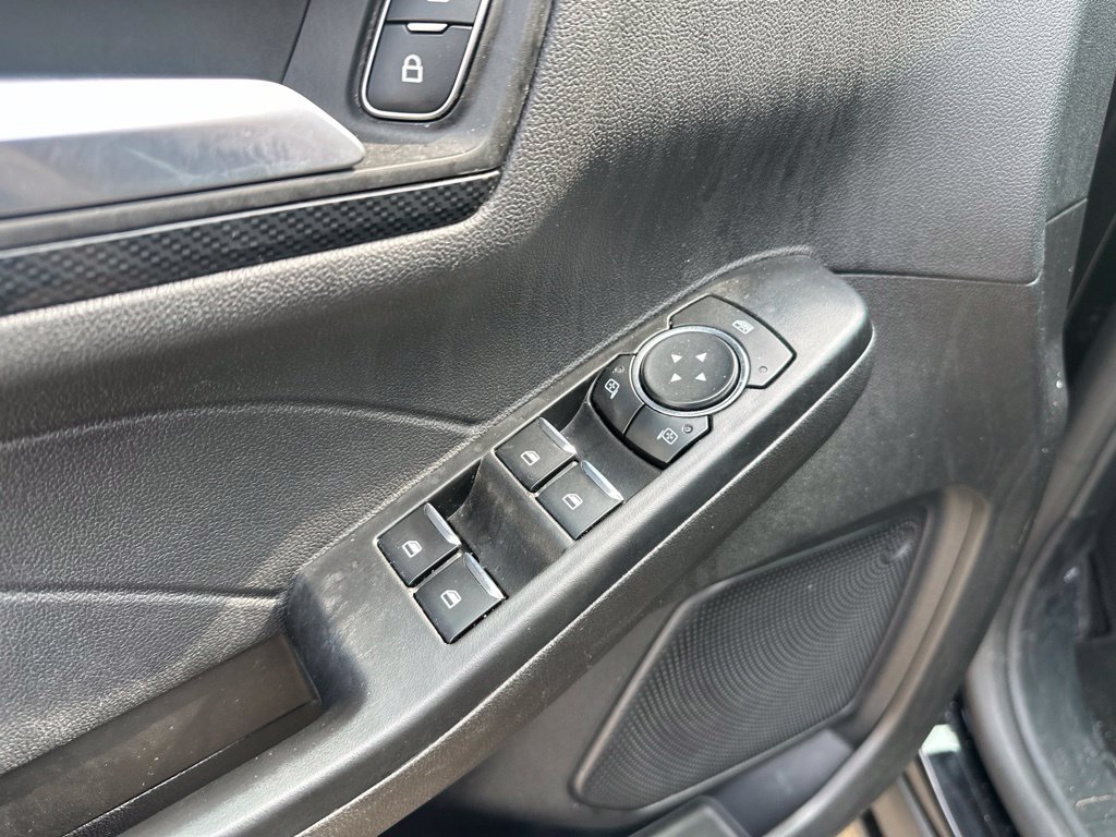 Used 2025 Ford Escape ST-Line AWD/4WD image 15