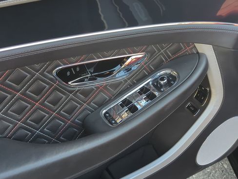 Used 2021 Bentley Continental GT V8 image 15