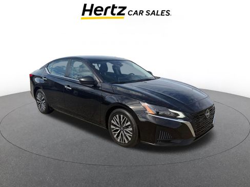 Used 2025 Nissan Altima 2.5 SV image 1