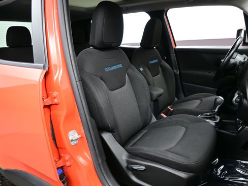 Used 2021 Jeep Renegade Latitude AWD/4WD image 13