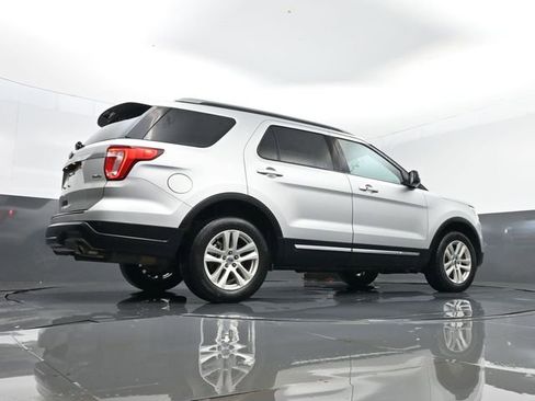 Used 2018 Ford Explorer XLT AWD/4WD image 26