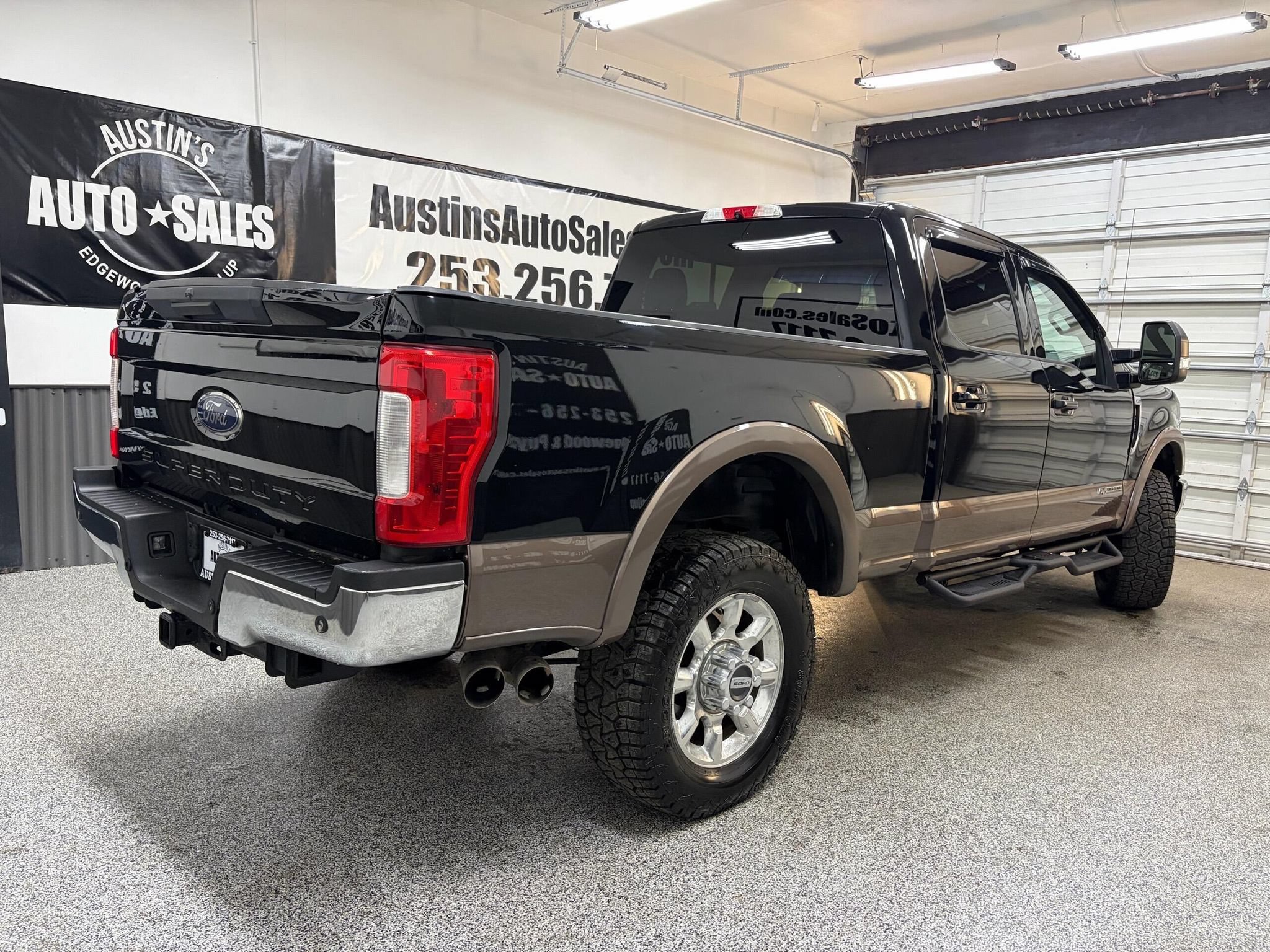 Used 2018 Ford F350 XLT w/ XLT Value Package AWD/4WD image 3