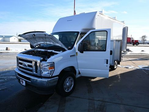 Used 2024 Ford E-350 and Econoline 350 Super Duty w/ Power Windows & Locks Group image 17