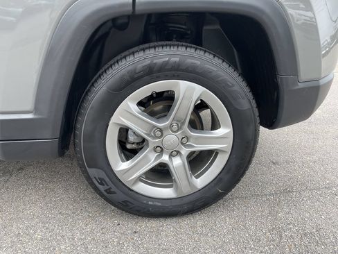 Used 2024 Jeep Compass Latitude AWD/4WD image 10