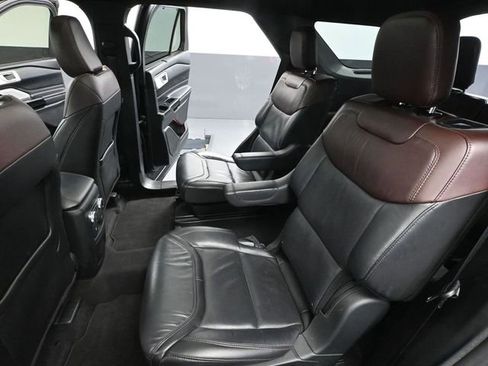 Used 2023 Ford Explorer Platinum w/ Technology Package image 41