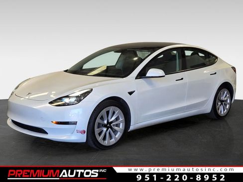 Used 2023 Tesla Model 3 Standard Range RWD image 1
