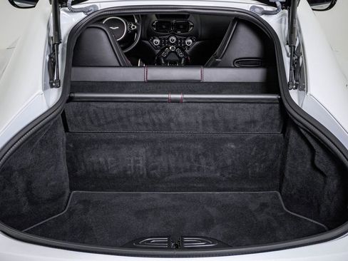 Used 2020 Aston Martin V8 Vantage Coupe image 32