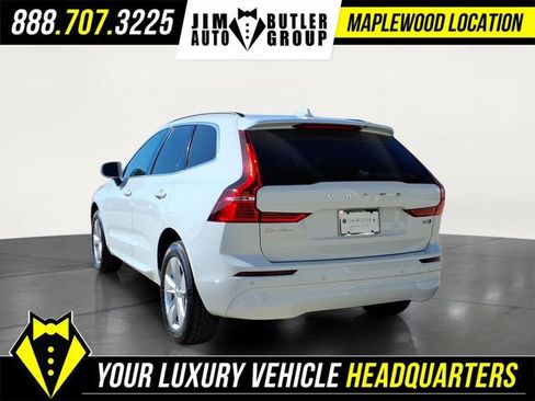 Used 2022 Volvo XC60 B5 Momentum image 2