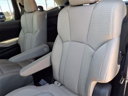 Used 2024 Subaru Ascent Premium w/ Convenience Package image 9