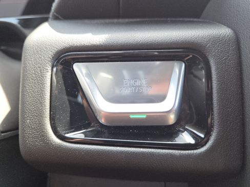 Used 2025 GMC Yukon XL Denali AWD/4WD image 9