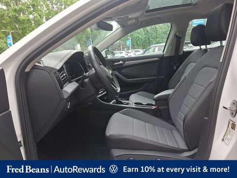 Used 2025 Volkswagen Jetta SE w/ Sunroof Package FWD image 14