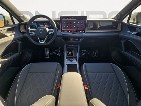 Used 2026 Volkswagen Tiguan SEL R-Line image 3