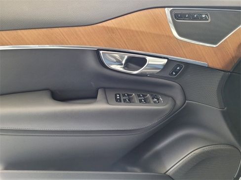 Certified 2025 Volvo XC90 B6 Ultra image 42