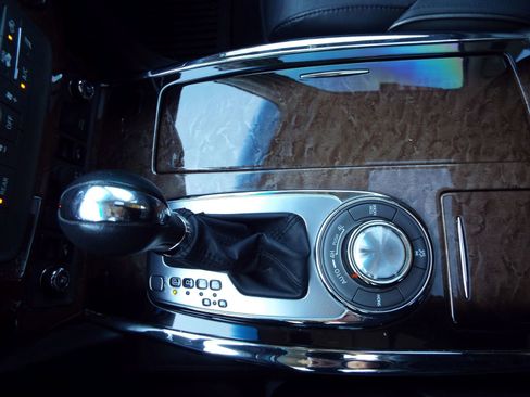 Used 2014 INFINITI QX80 4WD w/ Deluxe Touring Package image 22