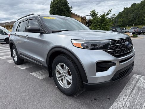 Used 2020 Ford Explorer XLT w/ Class III Trailer Tow Package AWD/4WD image 3