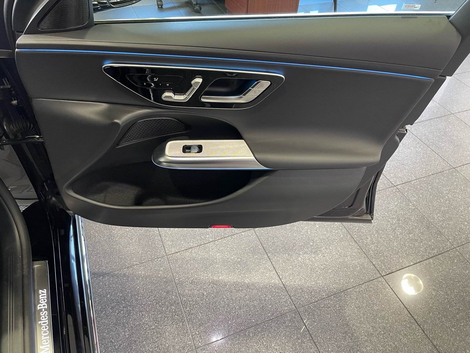 Used 2025 Mercedes-Benz E 350 Sedan image 37