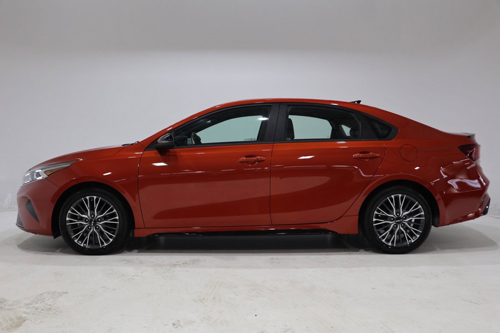 Used 2022 Kia Forte GT-Line w/ GT-Line Premium Package FWD image 4