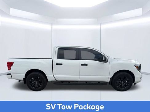 Used 2024 Nissan Titan SV RWD image 5