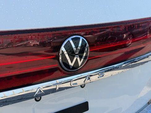 Used 2024 Volkswagen Atlas SE FWD image 14