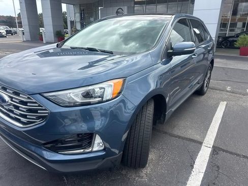 Used 2019 Ford Edge Titanium FWD image 4