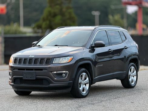 Used 2019 Jeep Compass Latitude w/ Cold Weather Group AWD/4WD image 6