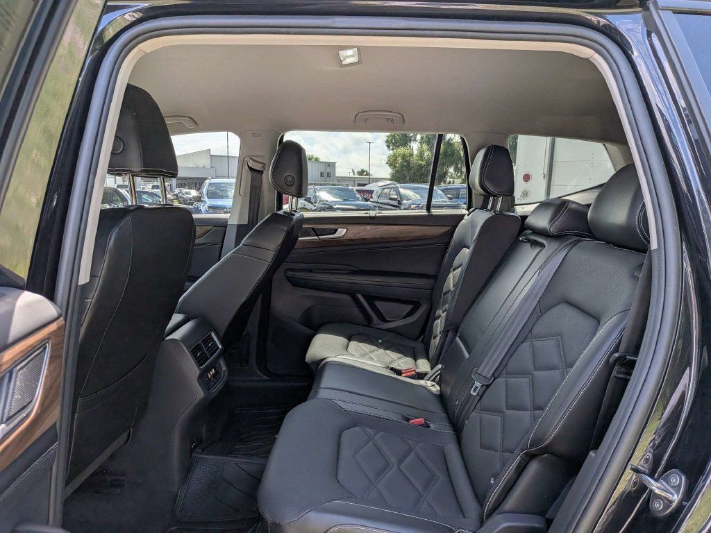 Used 2024 Volkswagen Atlas SE AWD/4WD image 15