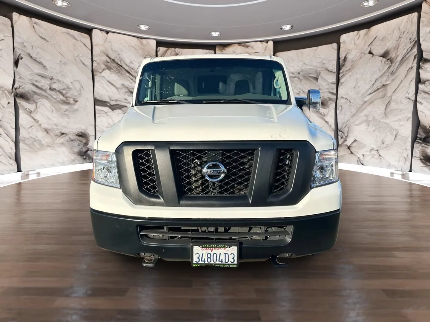 Used 2021 Nissan NV 3500 SV RWD image 2