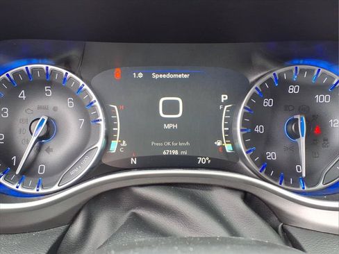 Used 2024 Chrysler Pacifica Touring-L FWD image 13