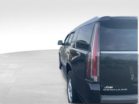 Used 2016 Cadillac Escalade Luxury image 10