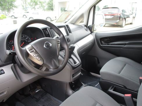 Used 2020 Nissan NV200 SV FWD image 9