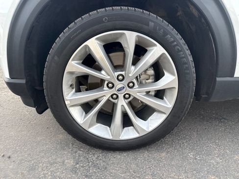 Certified 2023 Ford Explorer Platinum w/ Technology Package image 37