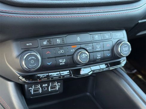 Used 2024 Dodge Durango GT image 12